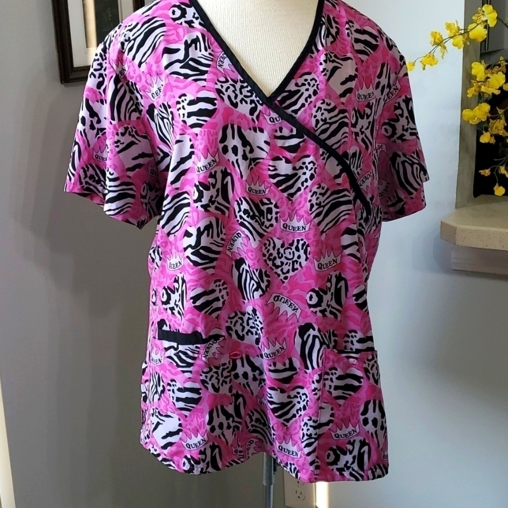 Scrubs top, XXL pink with hearts, Queen. DIVINE STRETCH.‎ SHORT SLEEVES